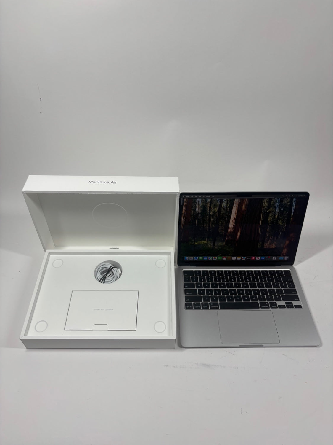 2025 Apple MacBook Air 13.6
